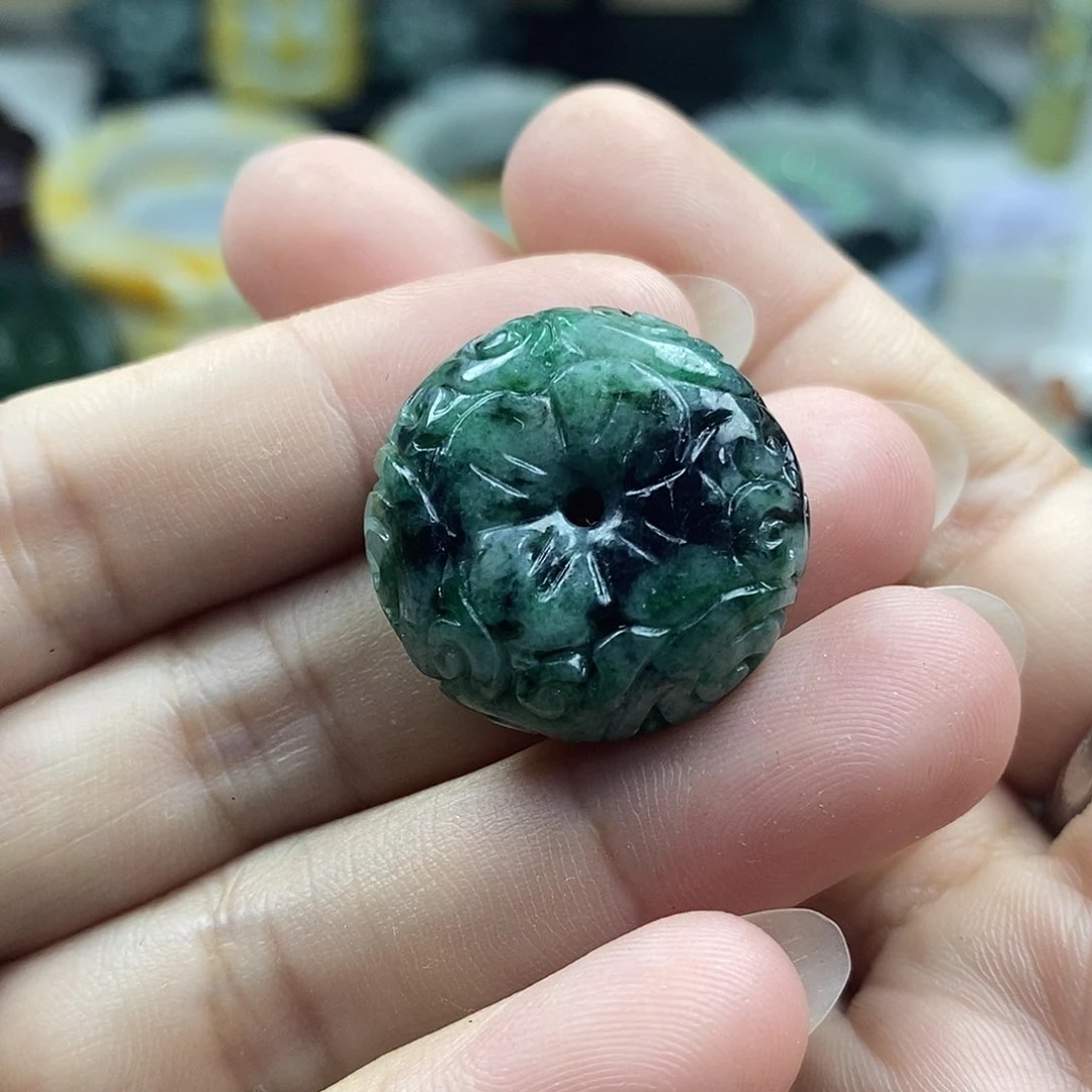 翡翠未镶嵌颈饰平安扣