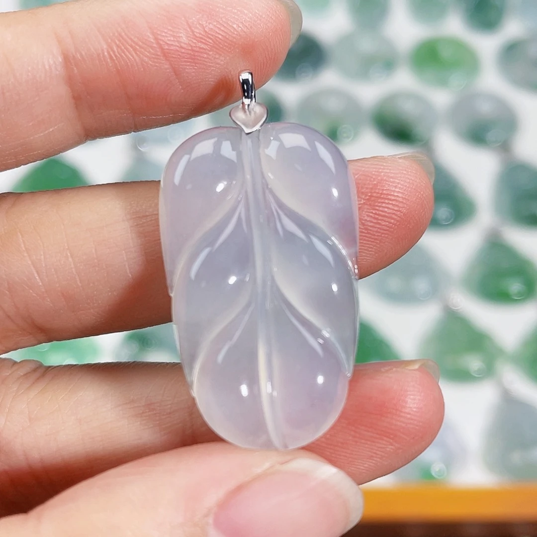 颈饰18K金镶嵌翡翠吊坠