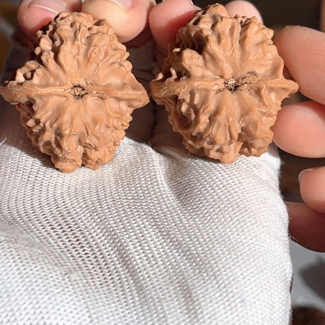 文玩核桃吊坠鱼鳞纹