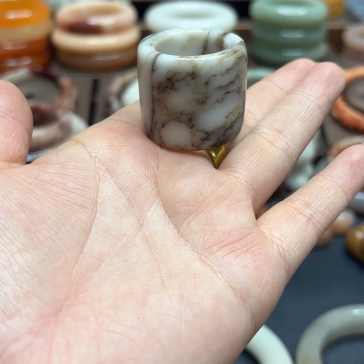 石英岩玉合金颈饰