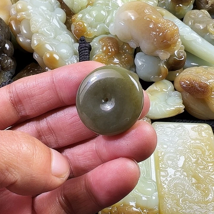 和田玉未镶嵌吊坠(不含链)
