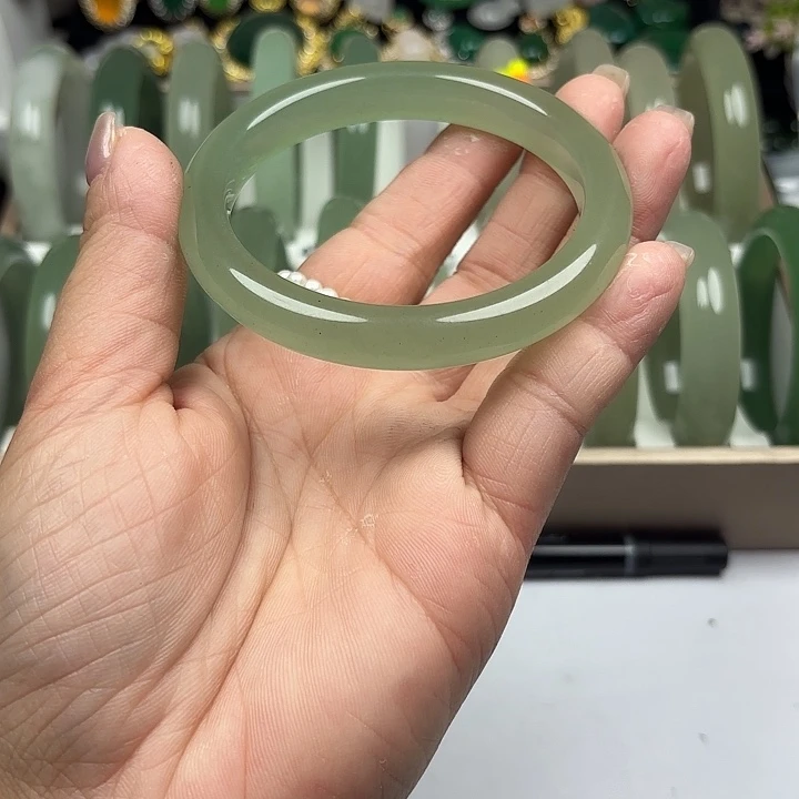 东陵石未镶嵌手镯