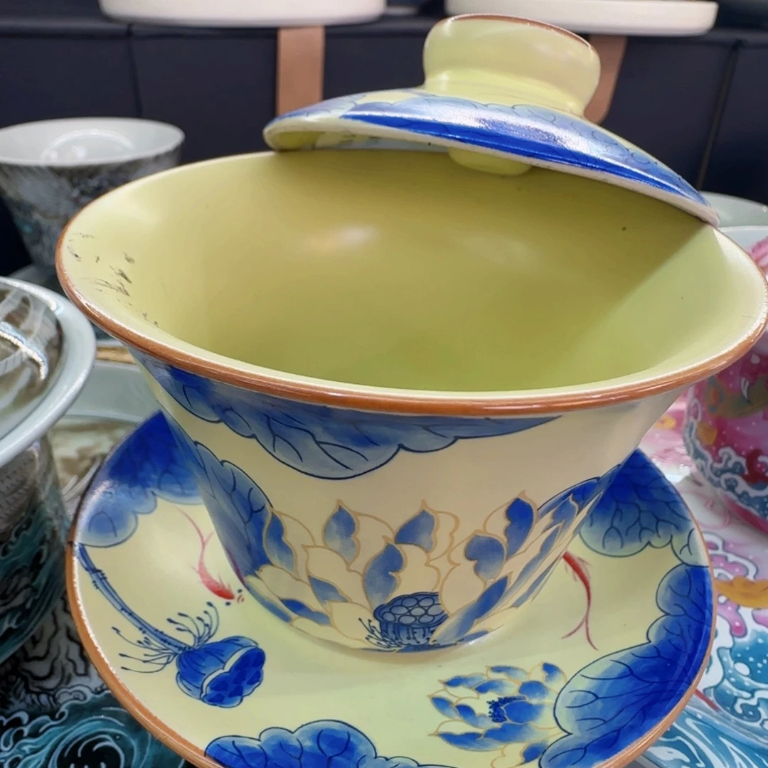 这些盖碗很漂亮我很喜欢！！