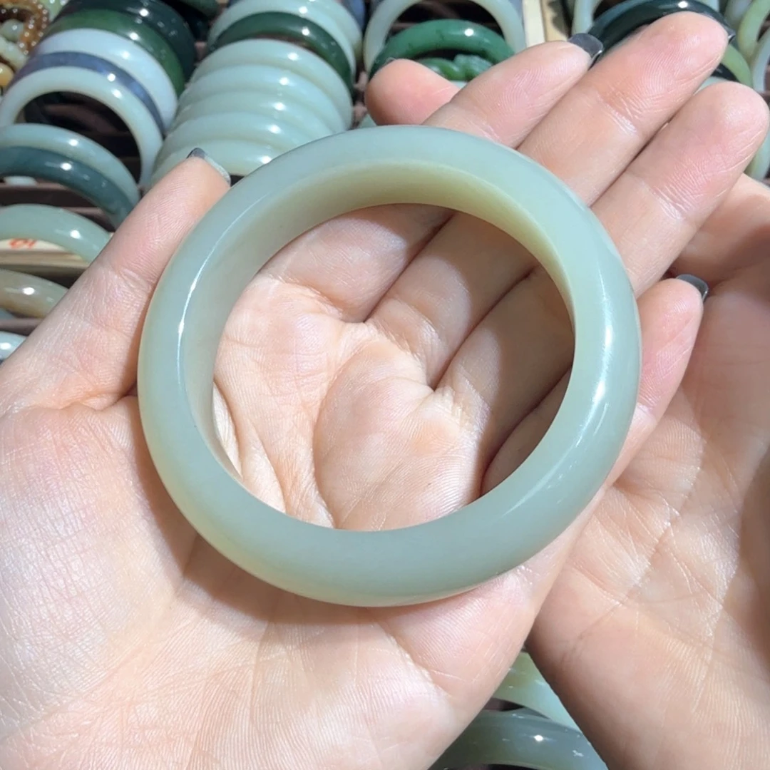 孤***梅和田玉未镶嵌手镯