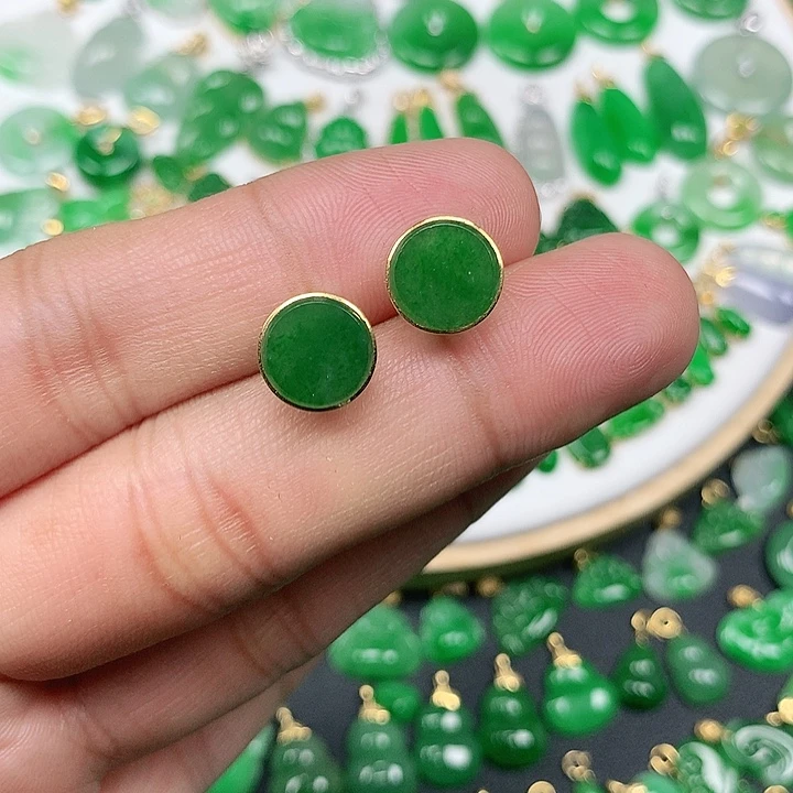 易***妈翡翠18K金镶嵌耳饰满绿圆牌耳钉一对
