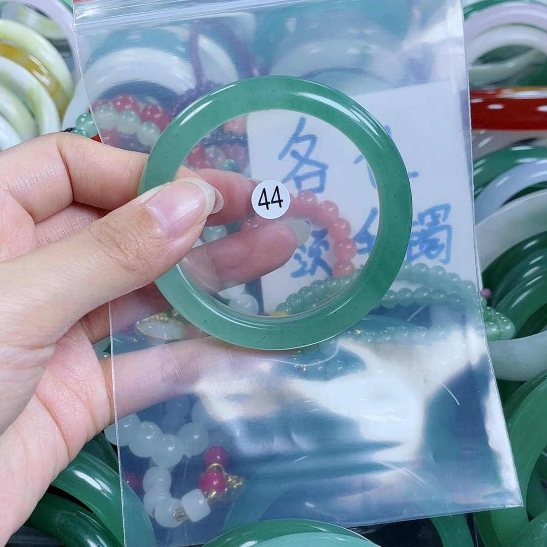 【闪购商品】石英质玉手镯未镶嵌54