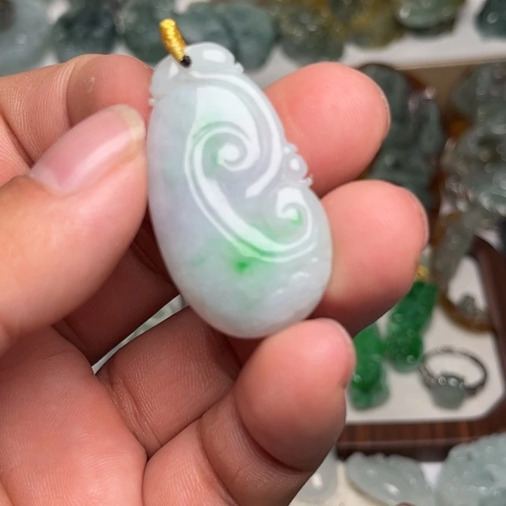 翡翠未镶嵌颈饰如意