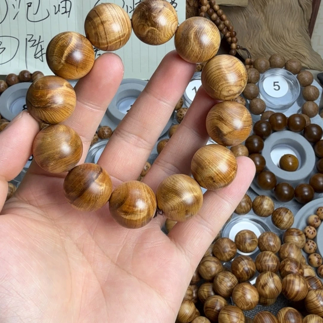 2.0 黄金底龙胆闪电手串