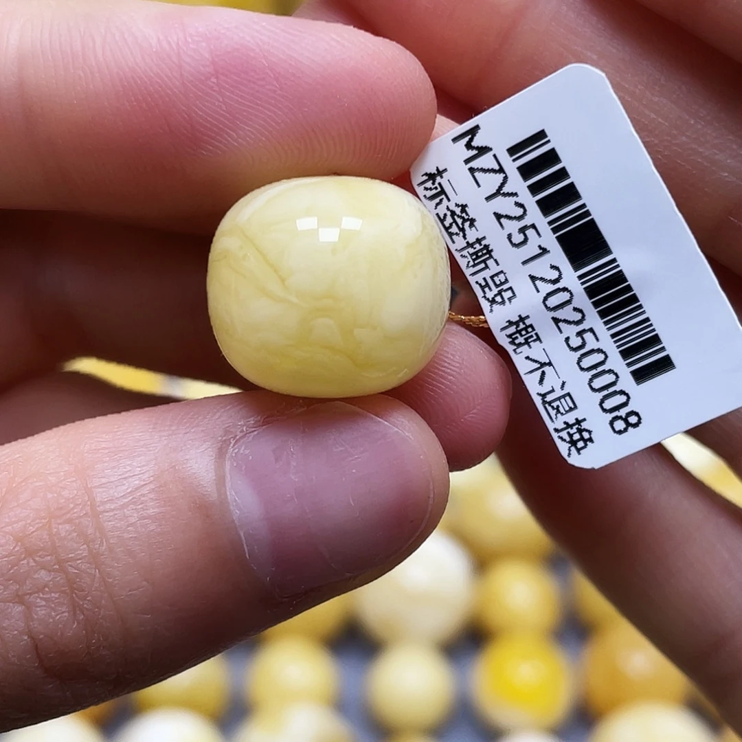 蜜蜡未镶嵌裸石16.0*14.3mm.