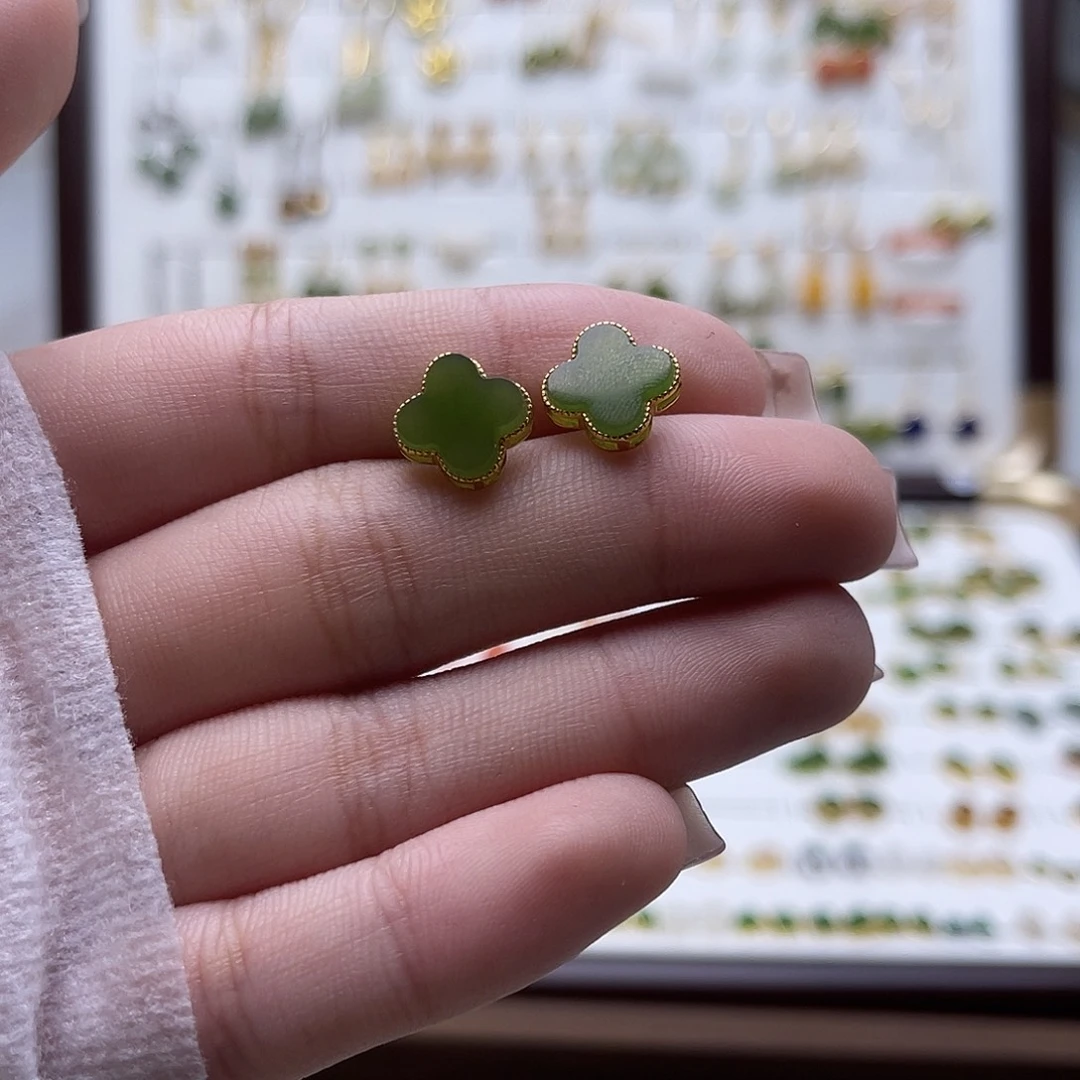 未镶嵌和田玉耳饰有**人