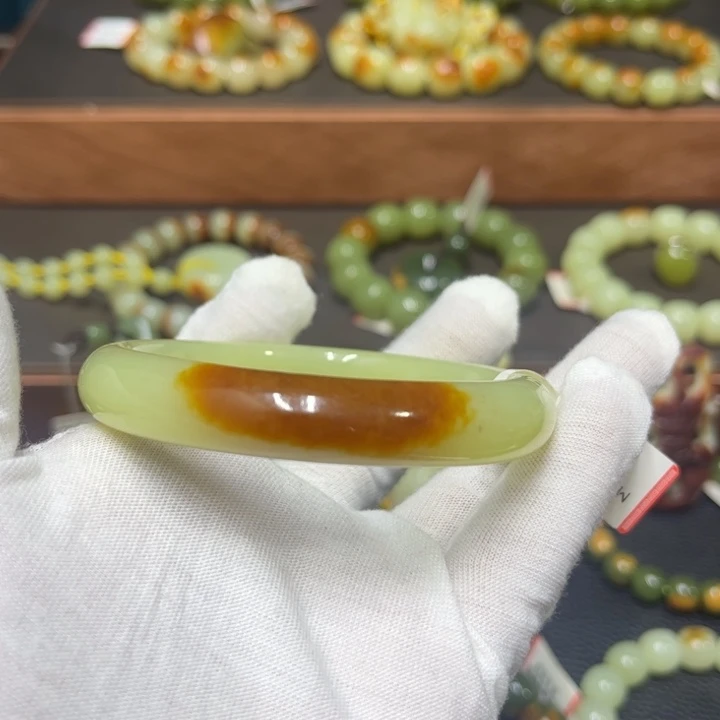 九***&透闪石质玉未镶嵌手链