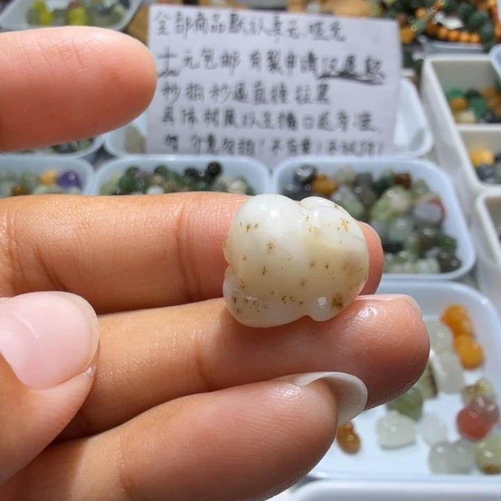 和田玉未镶嵌珠宝奇石