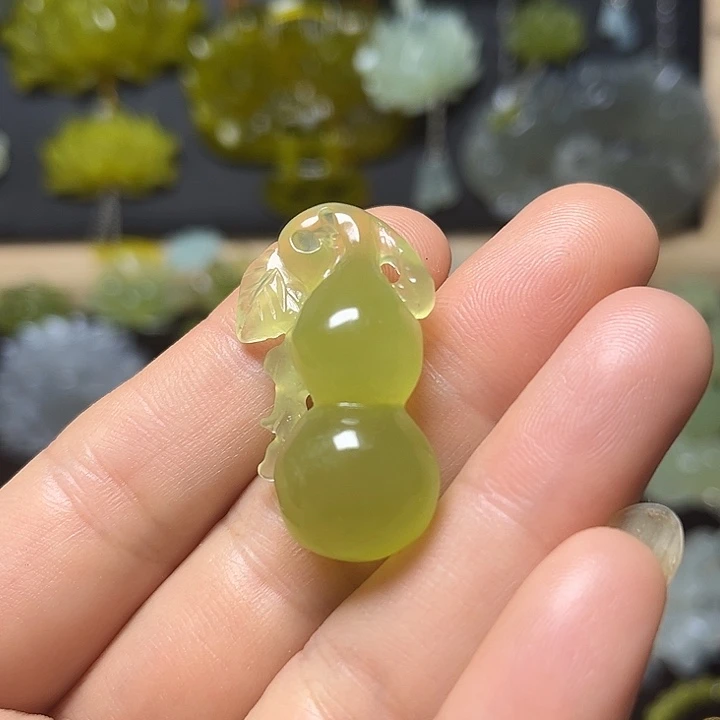 未镶嵌蛇纹石玉颈饰