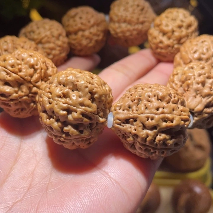 桃核把件多瓣金刚菩提手持