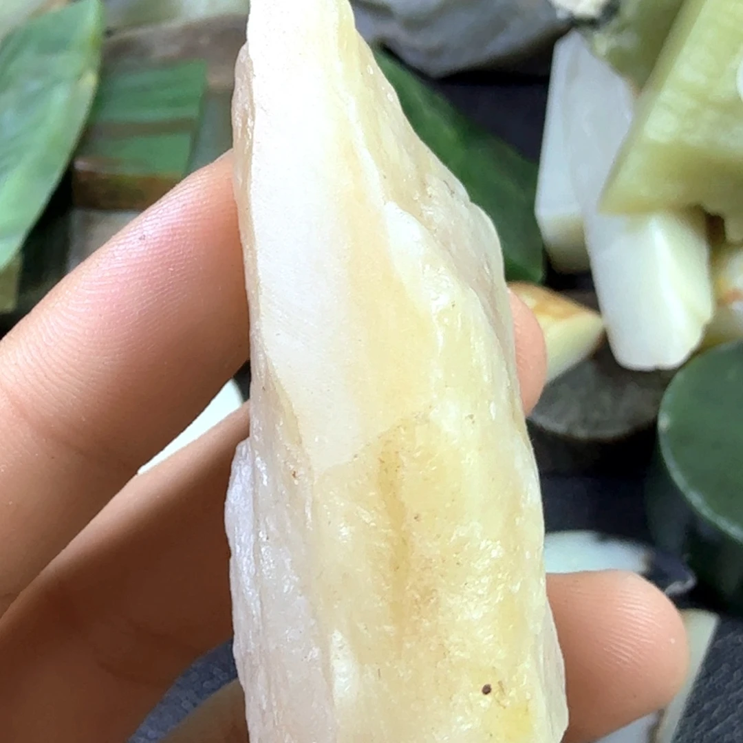 和田玉（糖玉）未镶嵌珠宝奇石