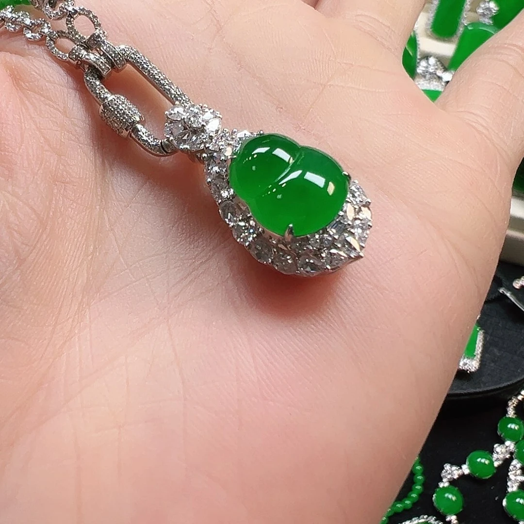 翡翠颈饰18K金镶嵌吊坠