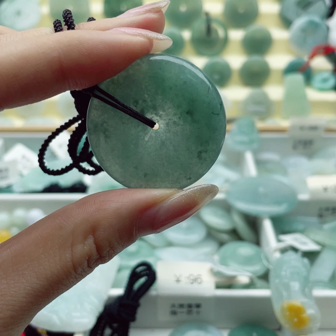 翡翠颈饰未镶嵌天然翡翠