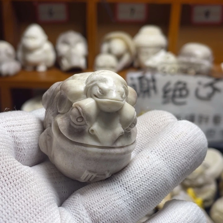 A****皮质非金属配饰鹿角雕刻青蛙