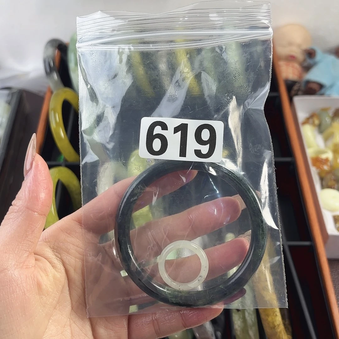 蛇纹石玉手镯未镶嵌阿****）