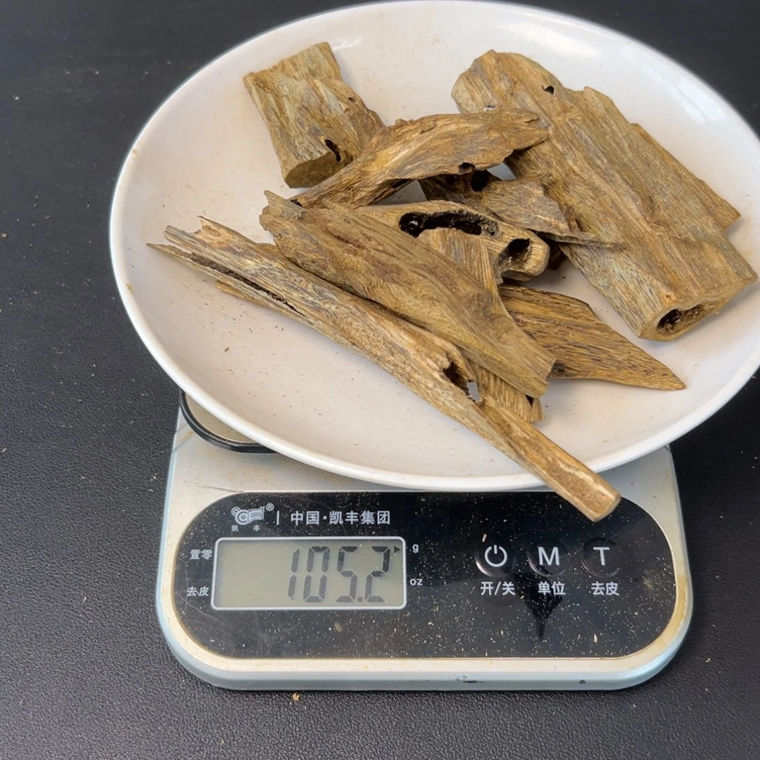 沉香碎屑沉香绿河虫眼