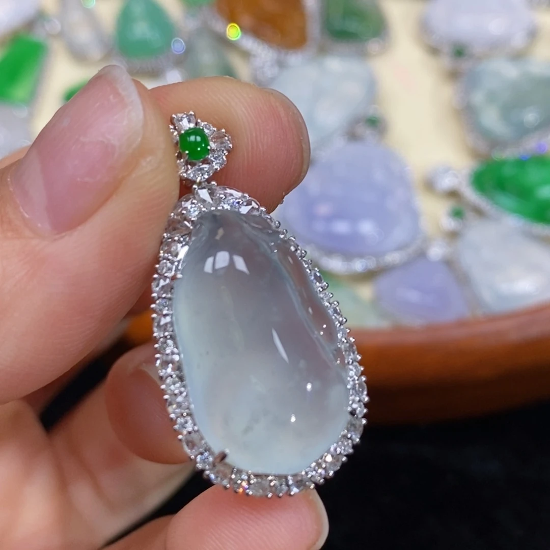 翡翠吊坠(赠链)18K金镶嵌