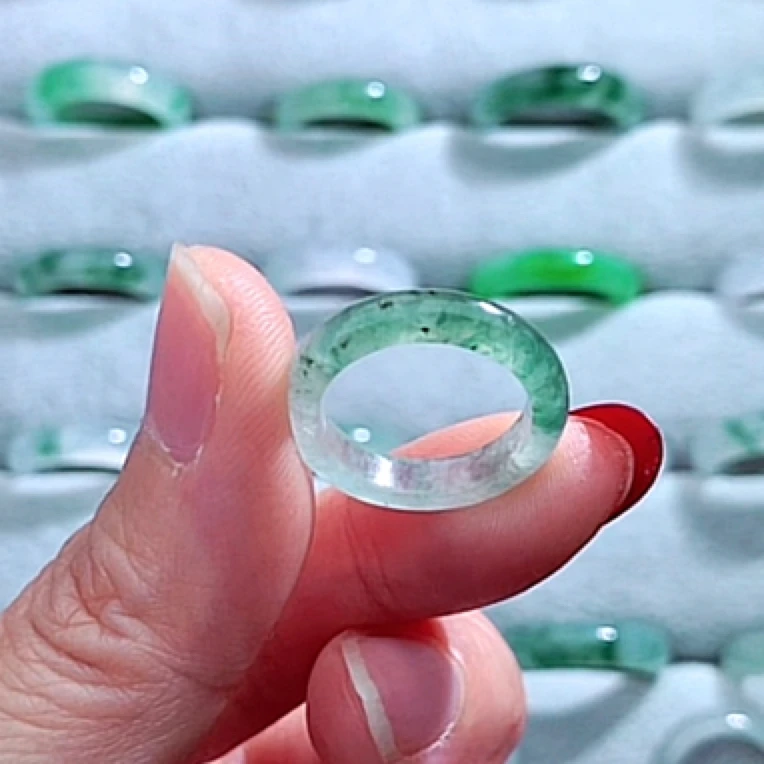 天然翡翠戒圈a货