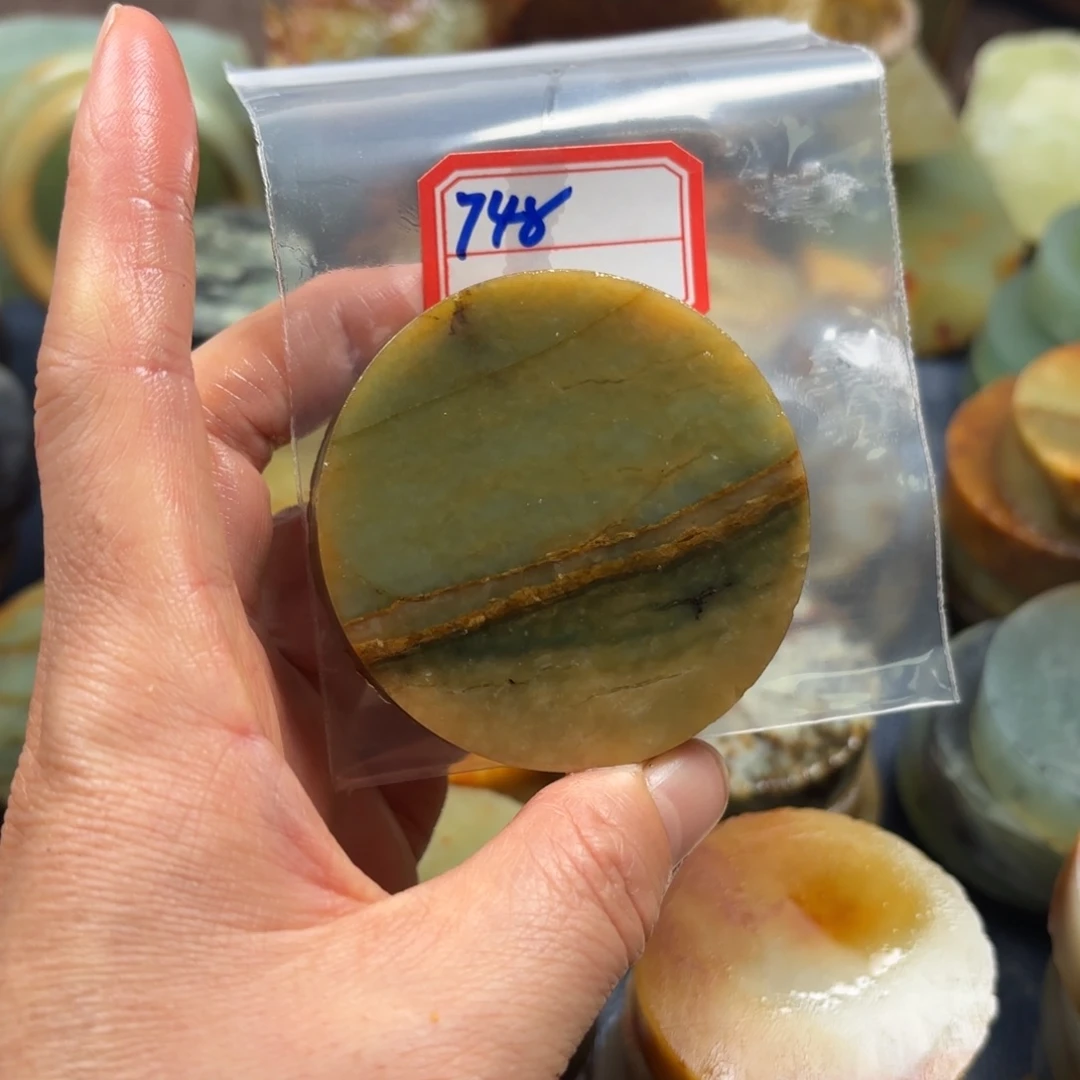 幸***米蛇纹石玉未镶嵌珠宝半成品