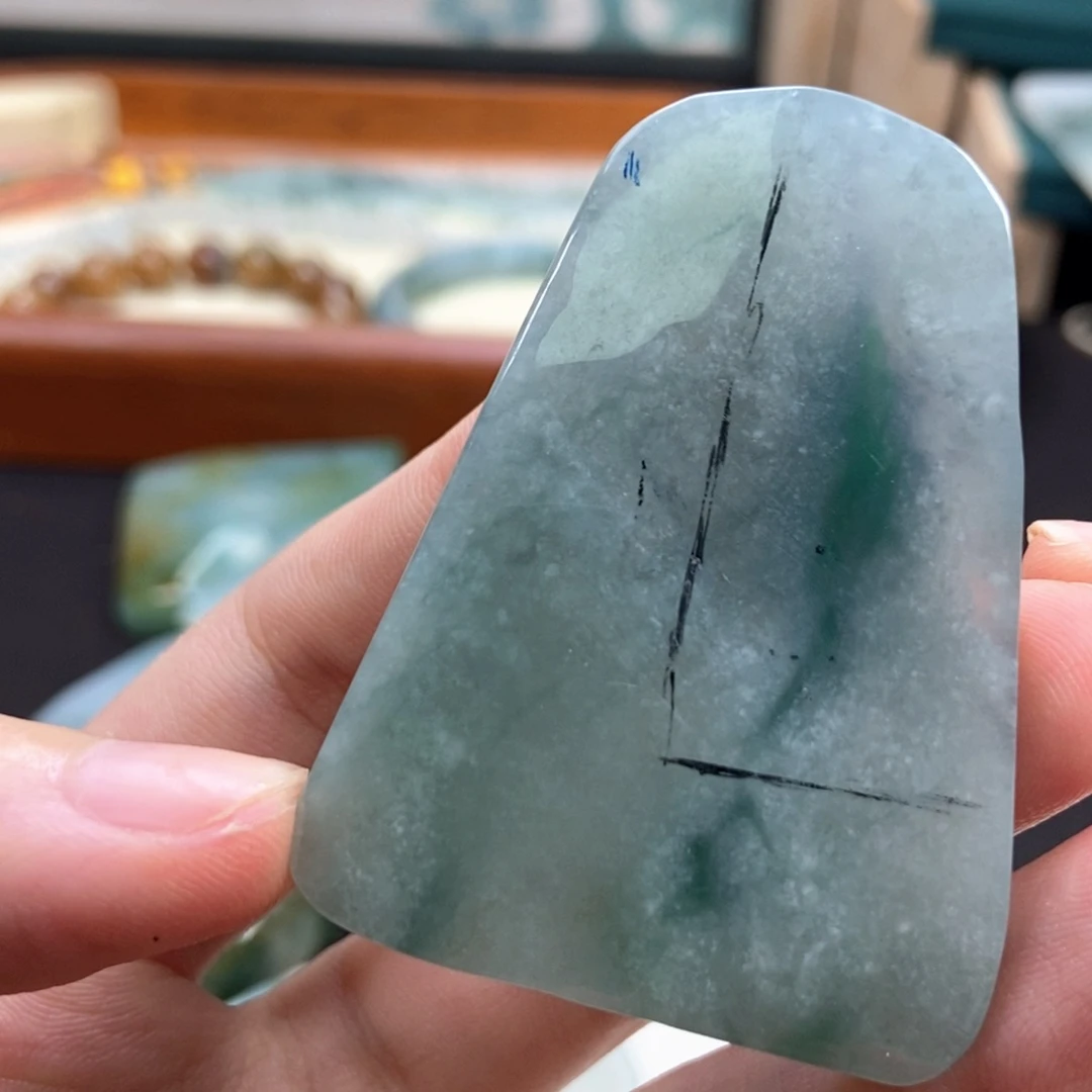 翡翠未镶嵌颈饰料子