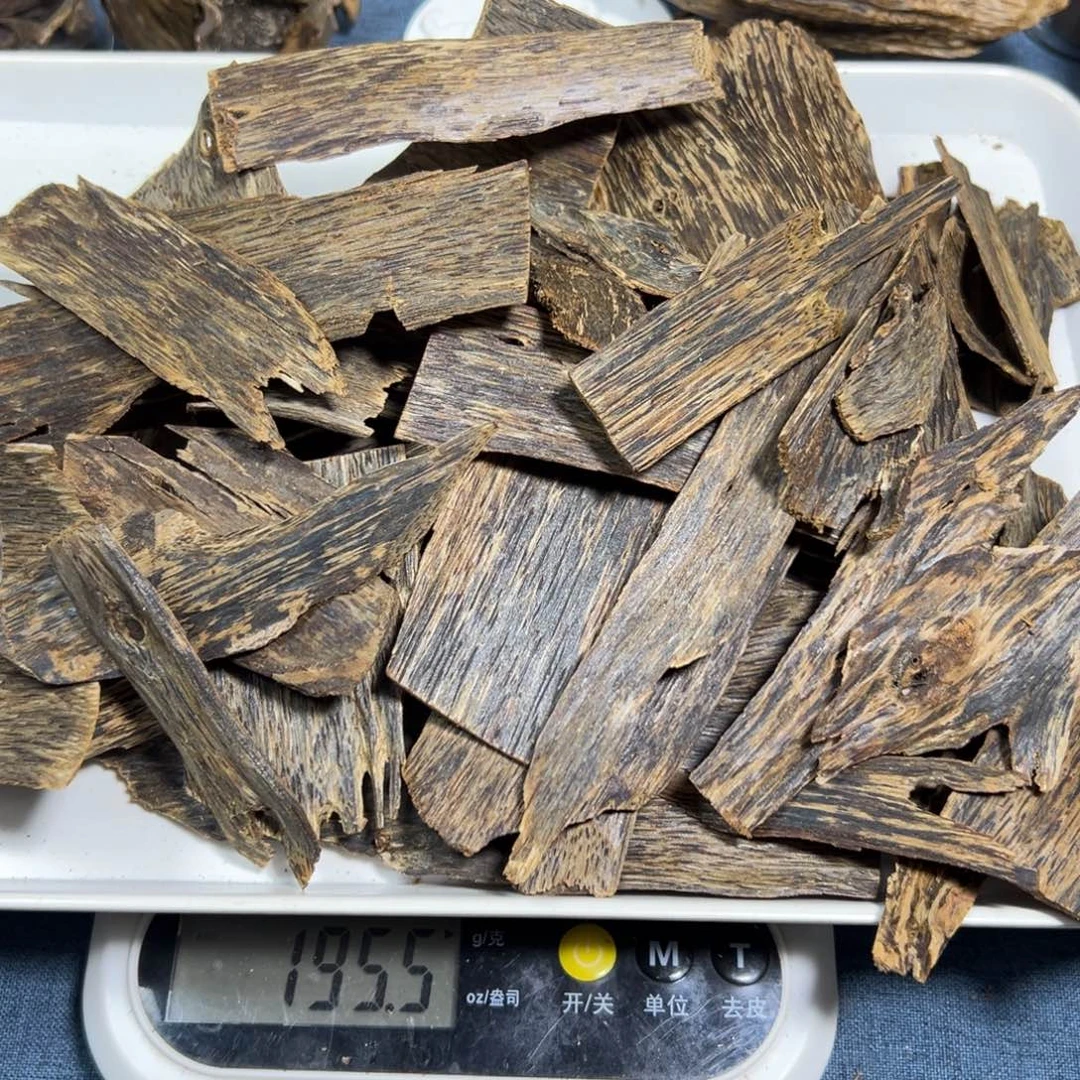 沉香沉香枕奇楠皮油料195克，沉水天然虫漏98克