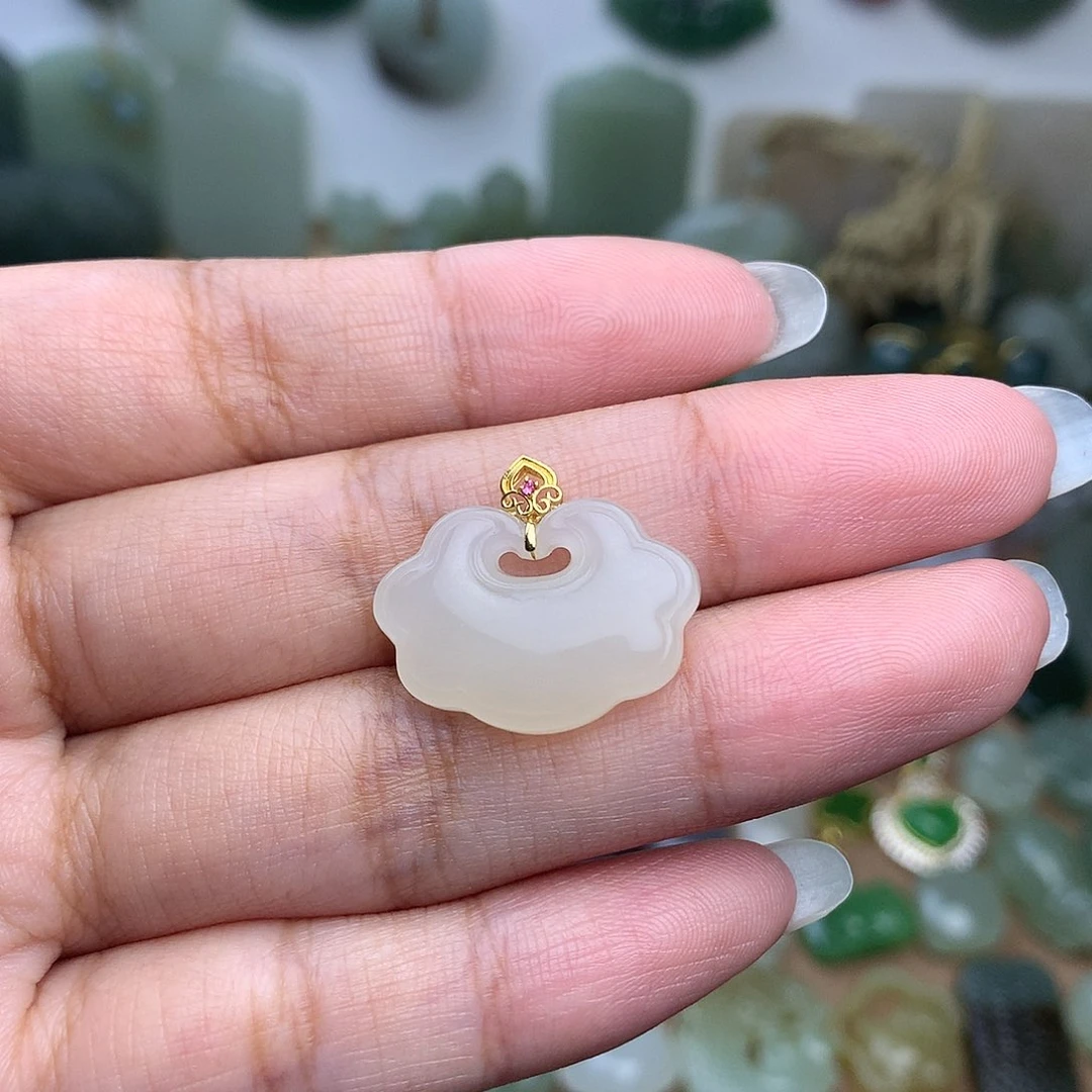 d***x和田玉18K金镶嵌颈饰