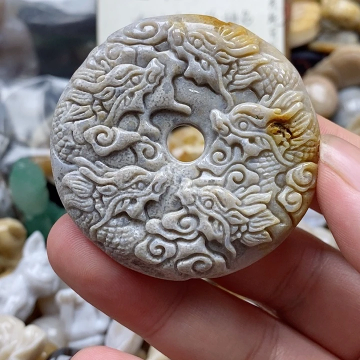 硅化珊瑚（珊瑚玉）未镶嵌颈饰有瑕