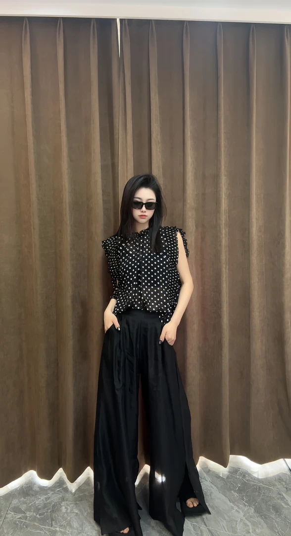 法式复古设计无袖波点雪纺衬衫女气质微透小衫新款感宽松百搭上衣