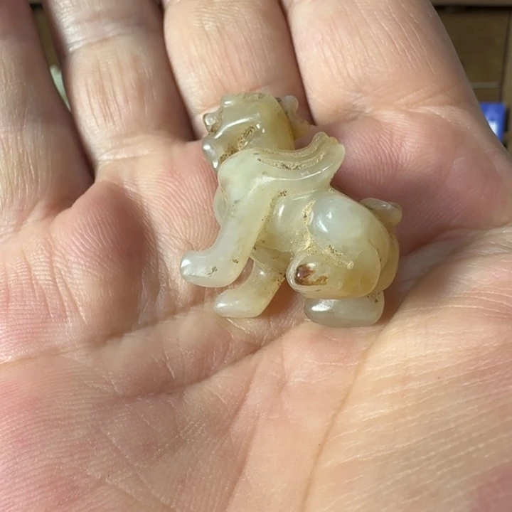 和田玉颈饰未镶嵌文*