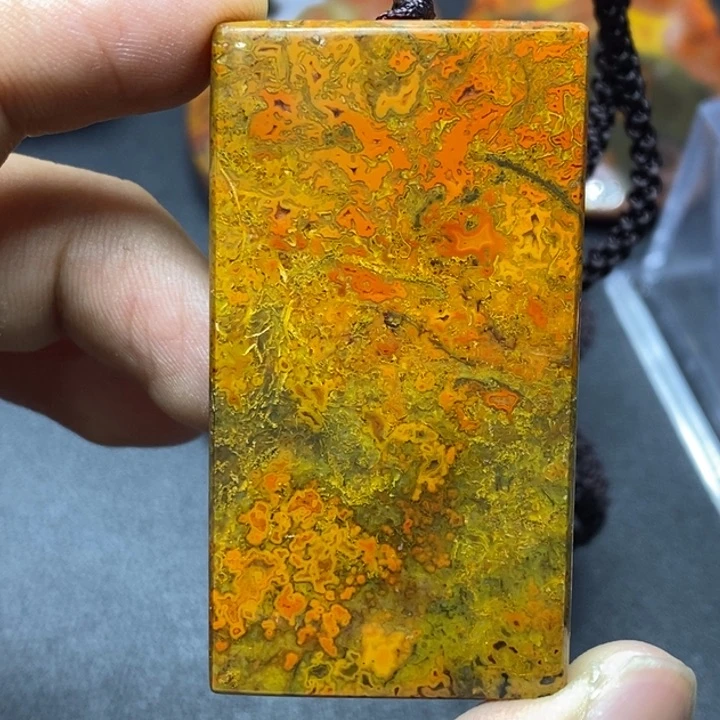 玛瑙/玉髓颈饰未镶嵌墨*