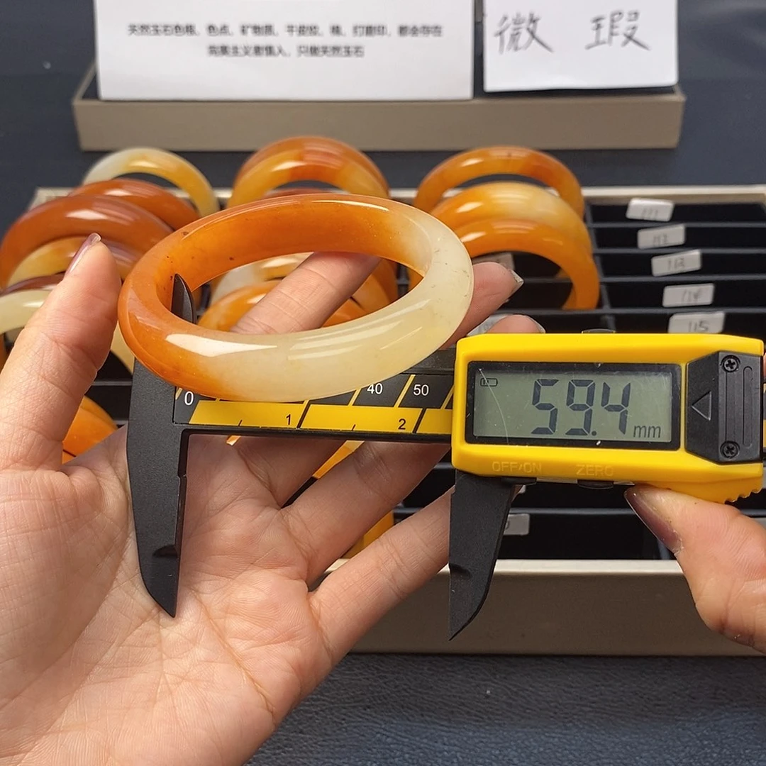 未镶嵌石英质玉（黄龙玉）手镯105号茄子山金沙老油红如血黄龙