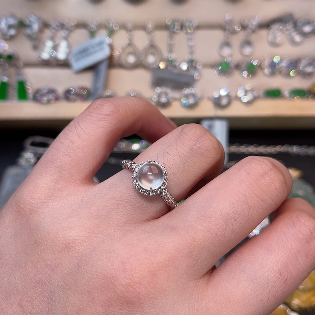 翡翠18K金镶嵌戒指蛋面