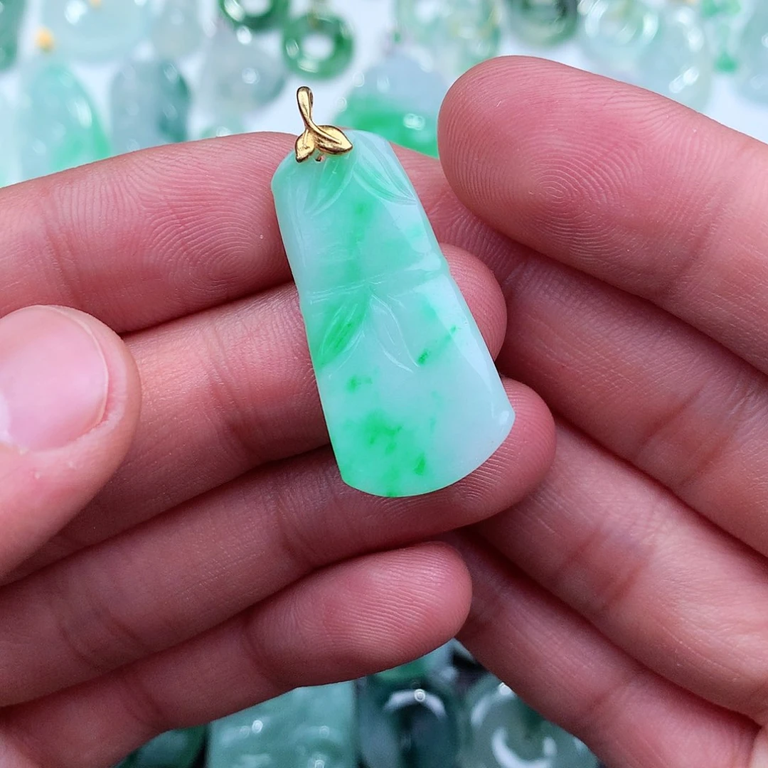 翡翠吊坠(不含链)18K金镶嵌