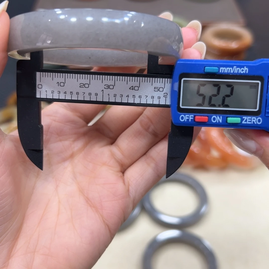 未镶嵌手镯石英质玉