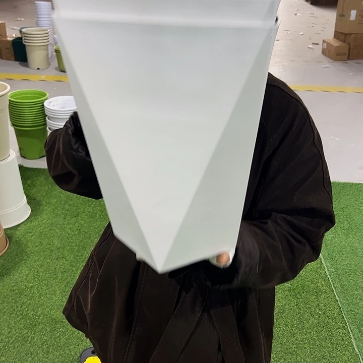 微瑕棱形FV270口27高35白色无托3只