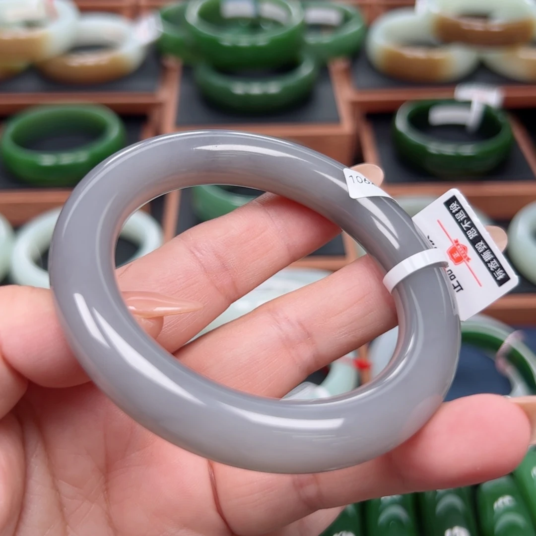 未镶嵌手镯和田玉（碧玉）5556圈口