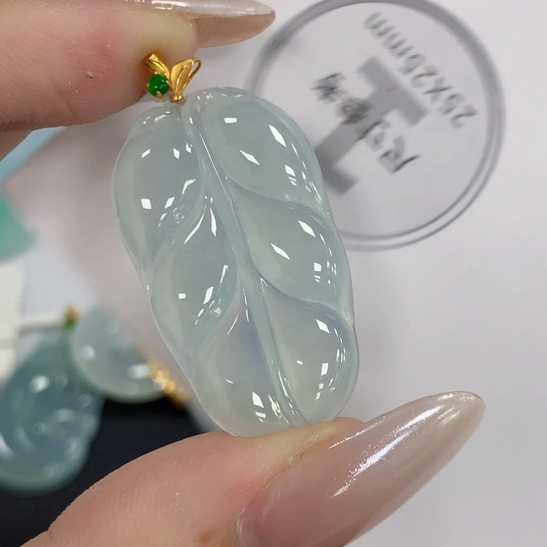 颈饰18K金镶嵌翡翠