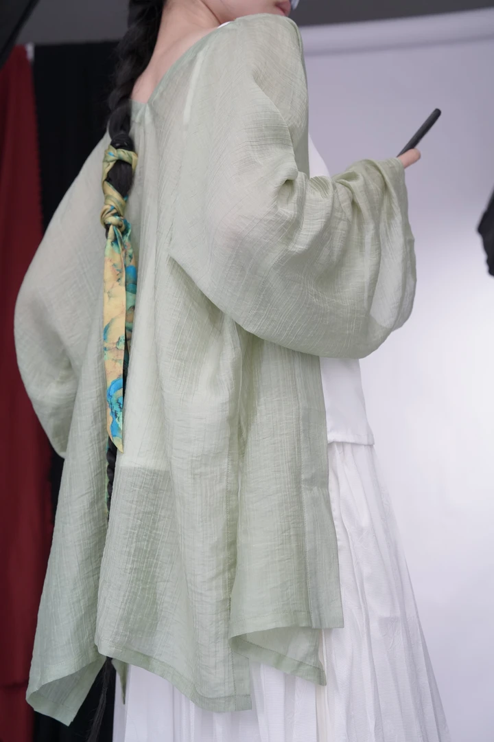 原创天丝直袖汉服 后V领 不贴脖  日常通勤国风穿搭 汉元素设计