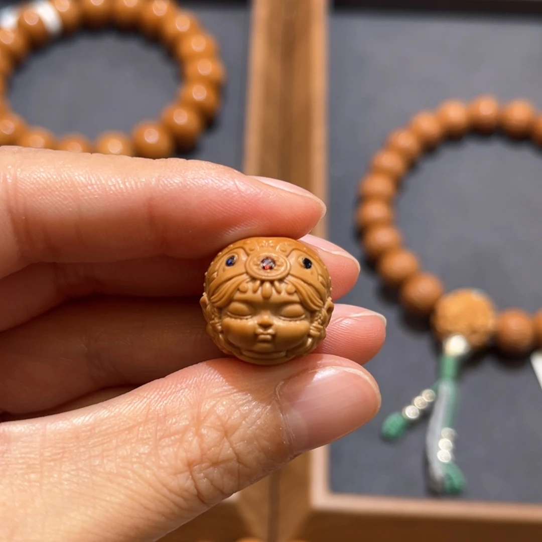 萌***点手串猴头核桃镶嵌扎基拉姆