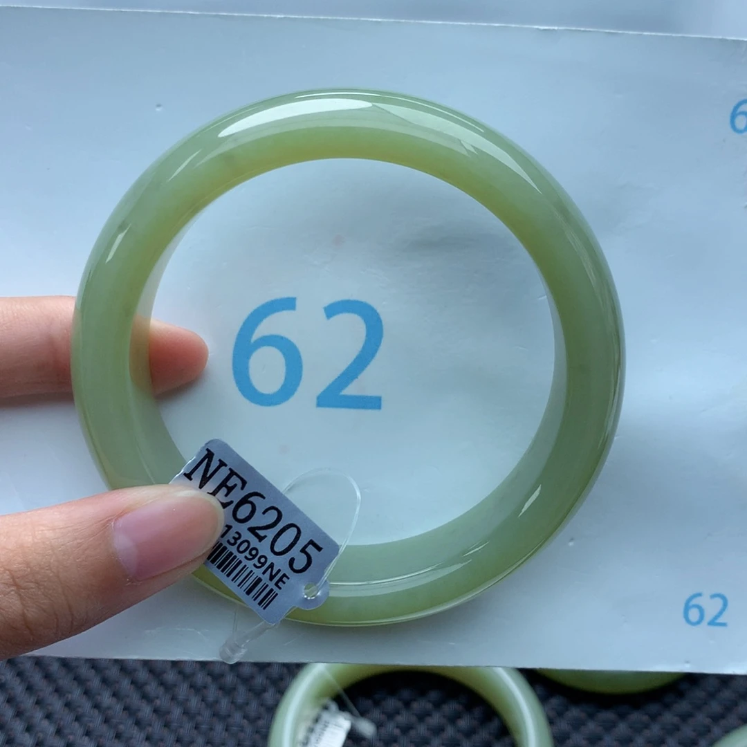 岁****和田玉手镯未镶嵌