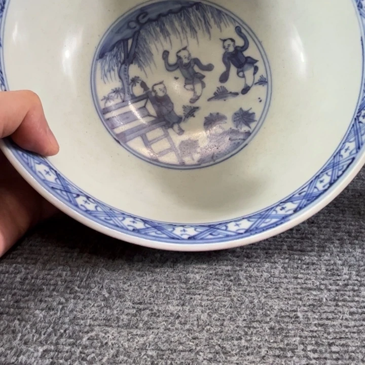 西***人摆件一个青花的小碗碗