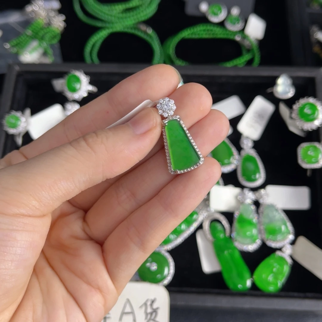 翡翠银S925镶嵌戒指无事牌吊坠