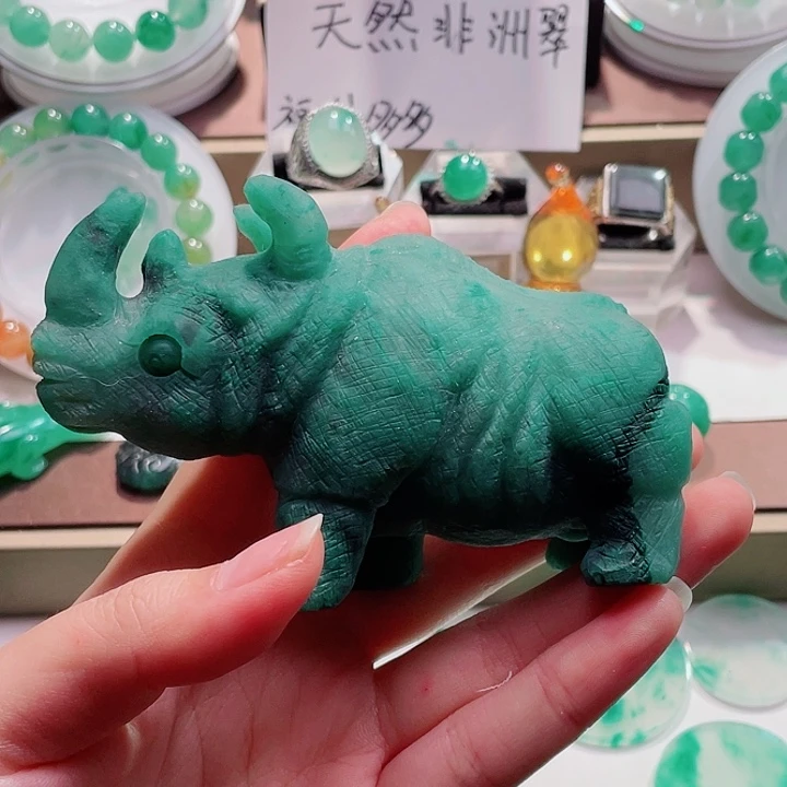 来***了石英质玉未镶嵌摆件