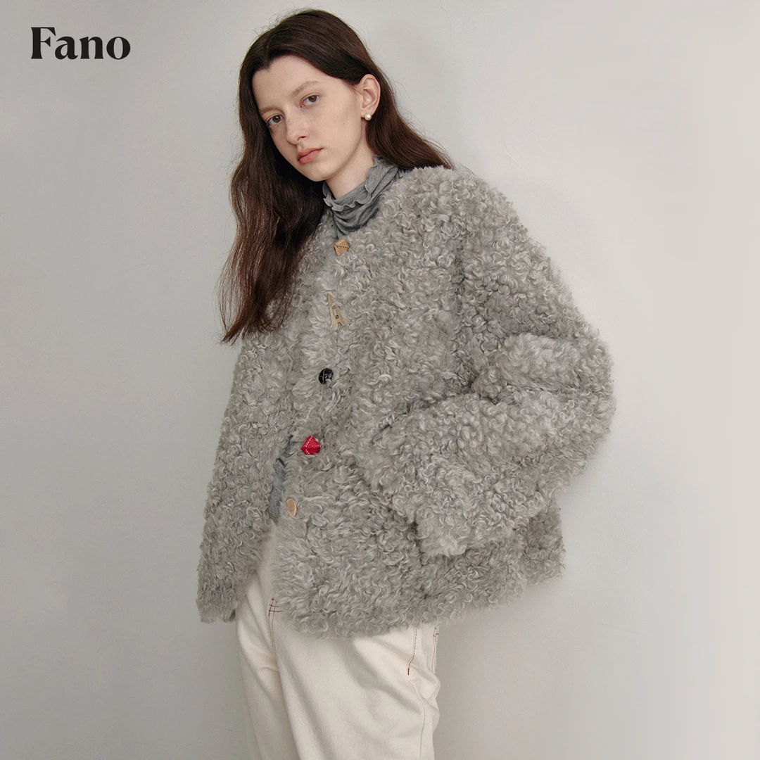 小柴 范洛“高质异形皮扣”卷毛短外套FD24W367推广
