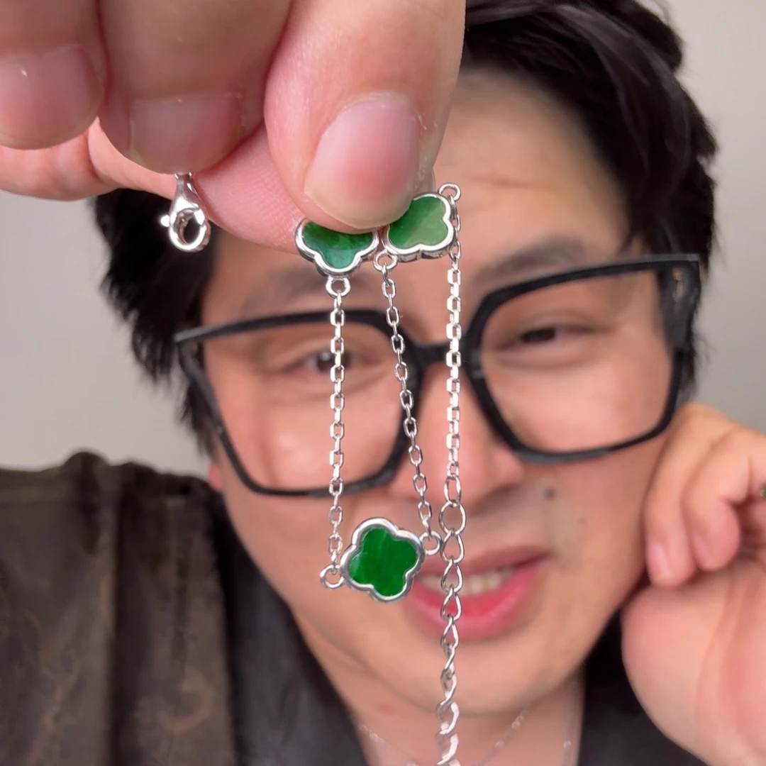 翡翠未镶嵌颈饰一件