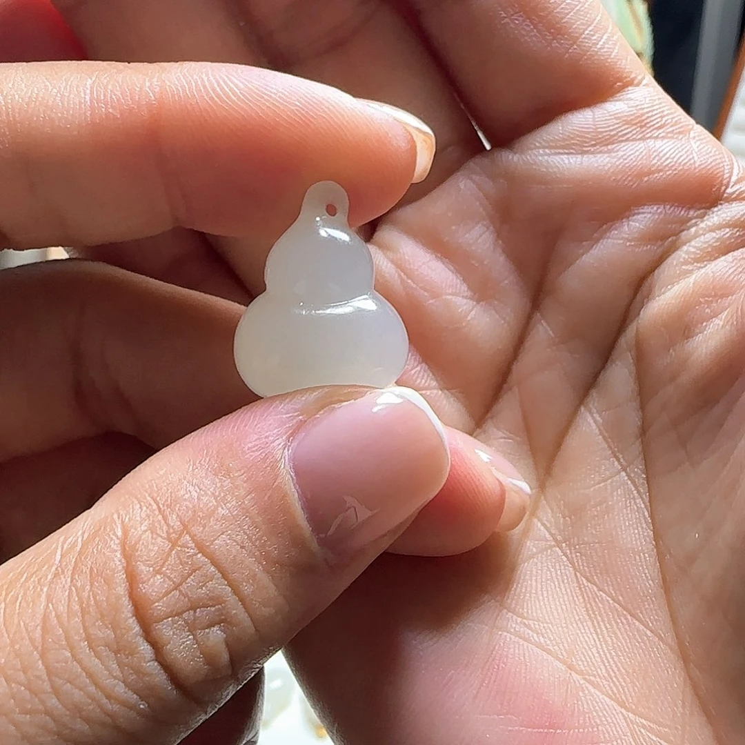 咖***啡和田玉未镶嵌颈饰